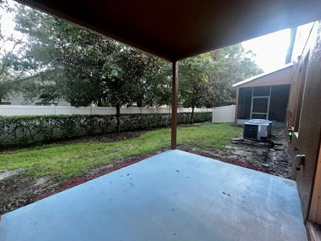 Building Photo - MOVE IN NOW-OVIEDO RENTAL!BEAUTIFUL 3 bd 2.5 bath townhome! 2 CAR ATTACHED GARAGE!FRESH PAINT! Wa...