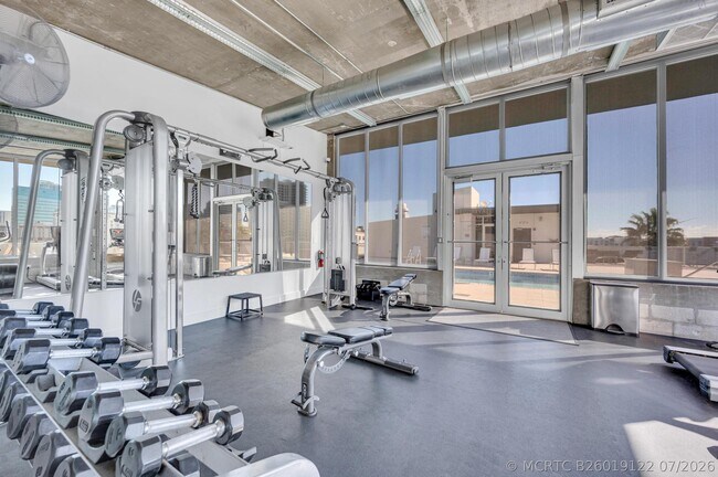 Building Photo - 425 N Andrews Ave