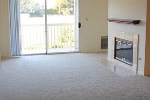Building Photo - 300 Murchison Dr, #202