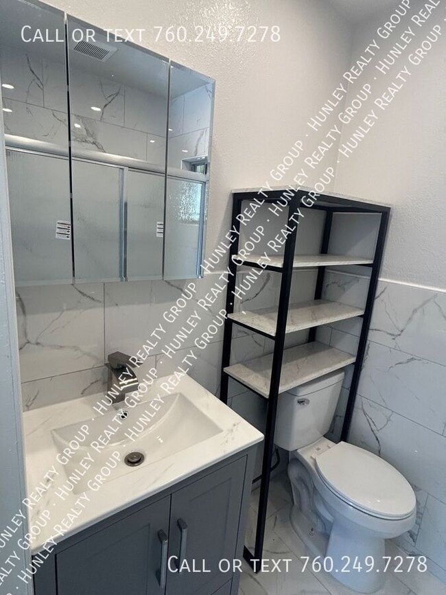 Building Photo - 1376 Gaviota Ave