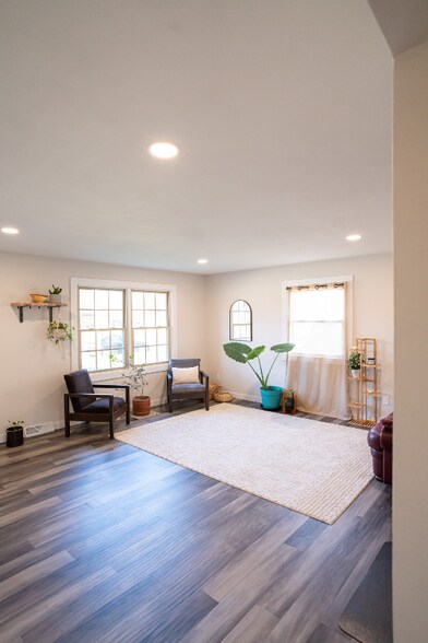 Building Photo - 1138 W Cecil St