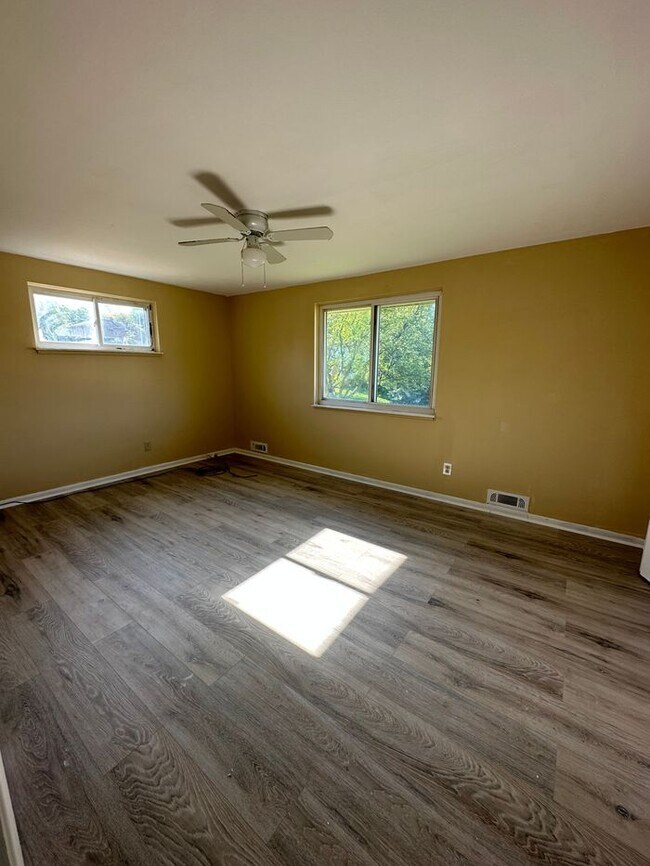 Building Photo - 8137-8137 Reed Ave