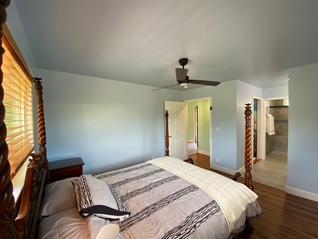 Building Photo - 3-Bed, 2-Bath Custom Furnished Home-Turn K...