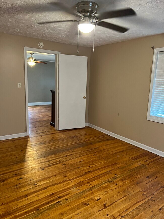 Building Photo - 341 W Main St