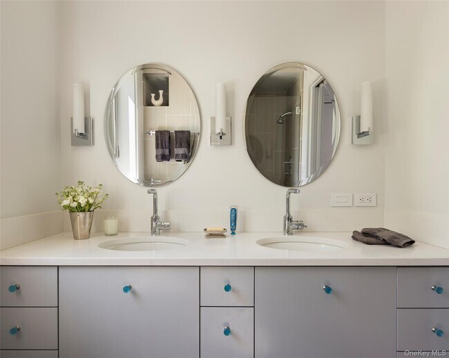 Building Photo - 425 Lake Dr