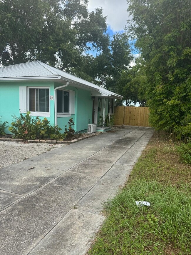 Building Photo - 521-512 12th Ave N