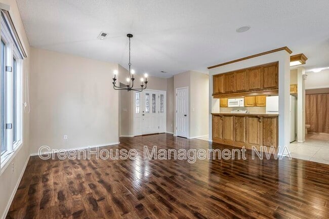 Building Photo - 5 Tanyard Ln