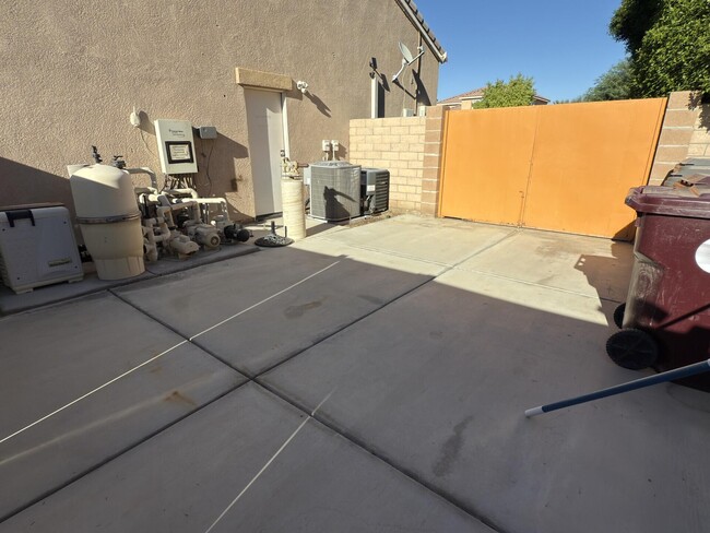 Building Photo - 52165 Allende Dr