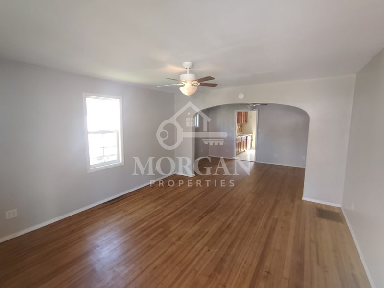 Building Photo - 1225 W 5th St