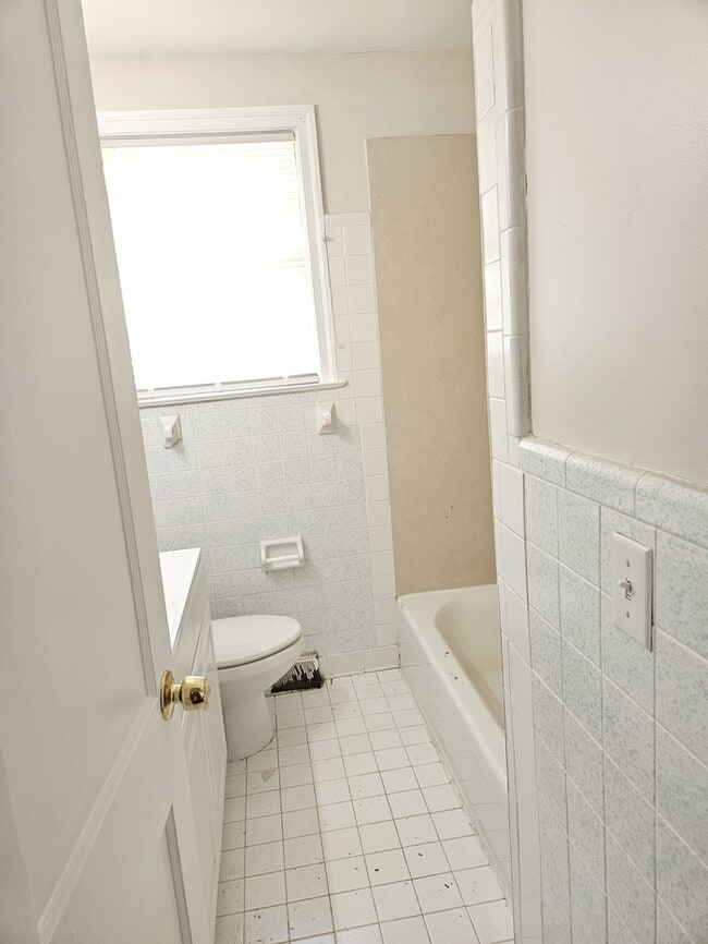 Building Photo - 104 Hutto Ct