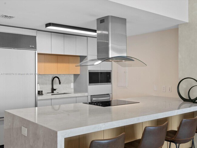Building Photo - 465 Brickell Ave