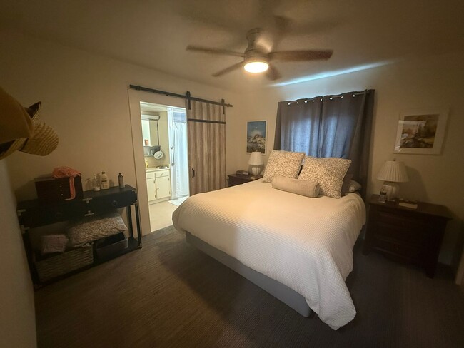 Building Photo - Charming 2 Bedroom, 2 Bath Home with Fence...