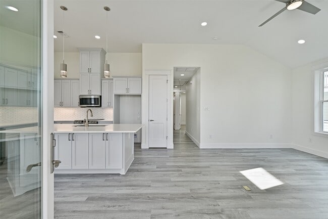 Building Photo - 25231 Sausalito Dr