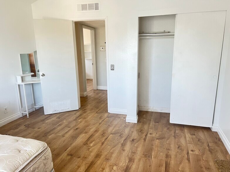 Building Photo - 4519 Buena Vista Dr