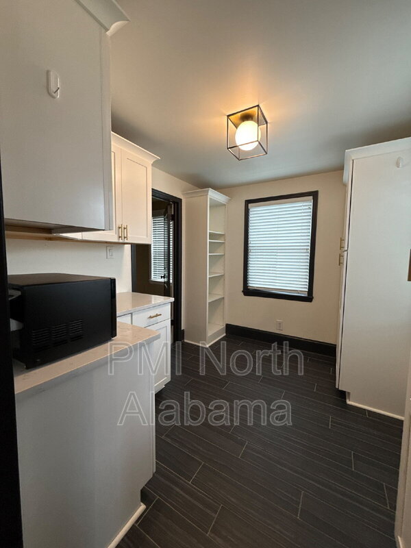 Building Photo - 2512 Pansy St SW