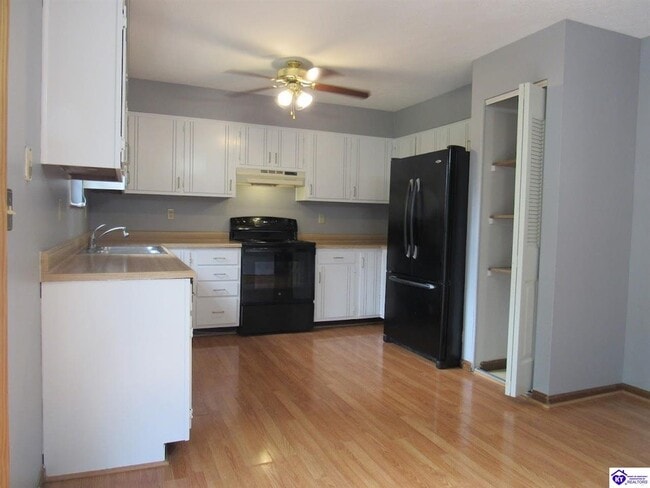 Building Photo - 696 Cottonwood Dr