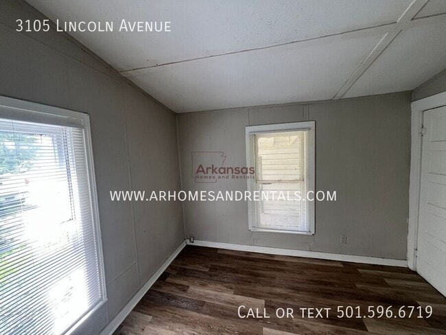 Building Photo - 3105 Lincoln Ave