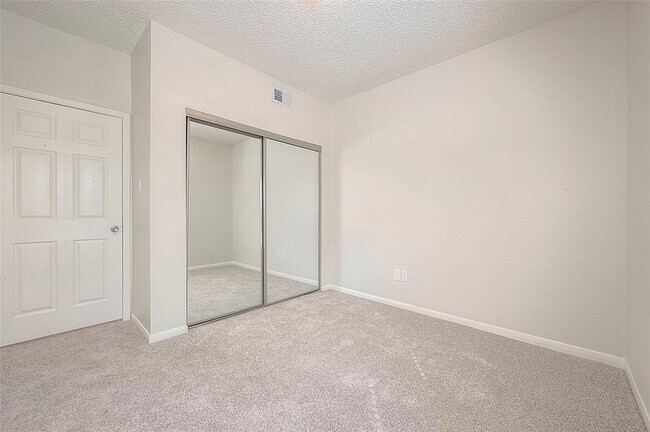 Building Photo - 2125 Augusta Dr