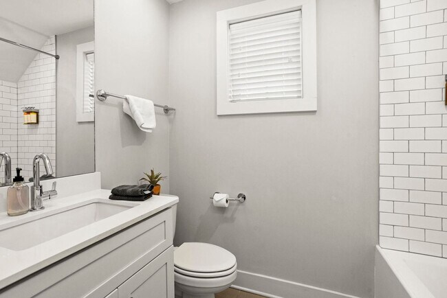 Building Photo - 4 BEDROOM, 5 BATH, 2-CAR GARAGE-