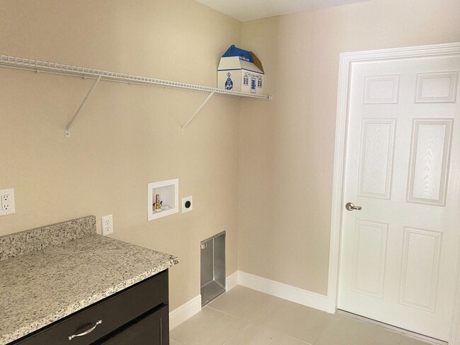 Building Photo - Beautiful home - 3/2/2 **WON"T LAST**