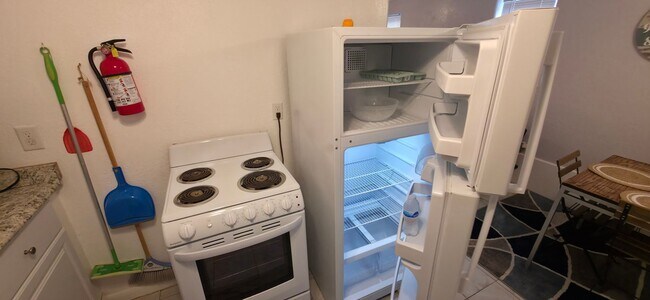 Building Photo - 1915 Avenue O 1/2