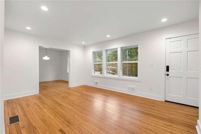 Building Photo - 1857 Boulderview Dr SE