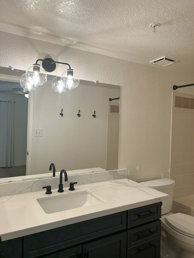 Building Photo - 2 Bedroom/2 bath Condo in the Mission de L...