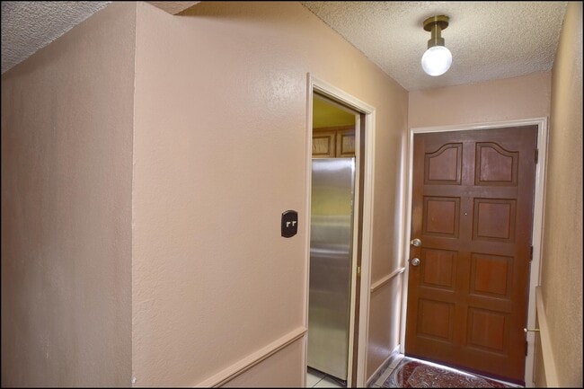 Building Photo - 6700 Escondido Dr