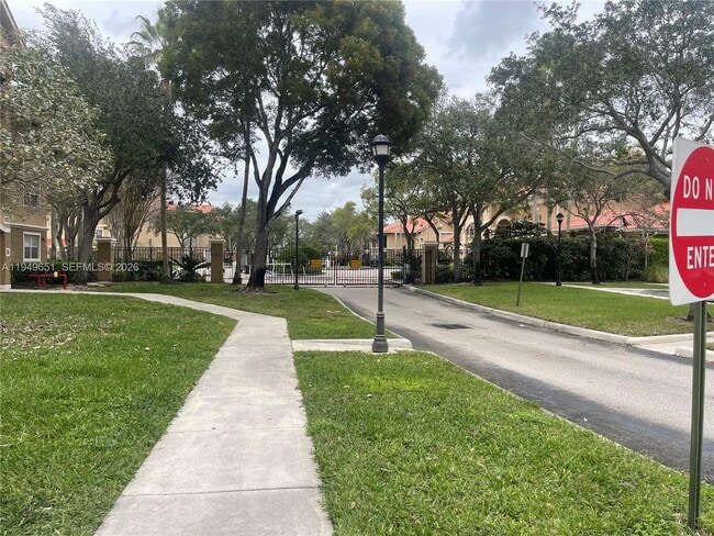 Building Photo - 160 SW 117th Terrace