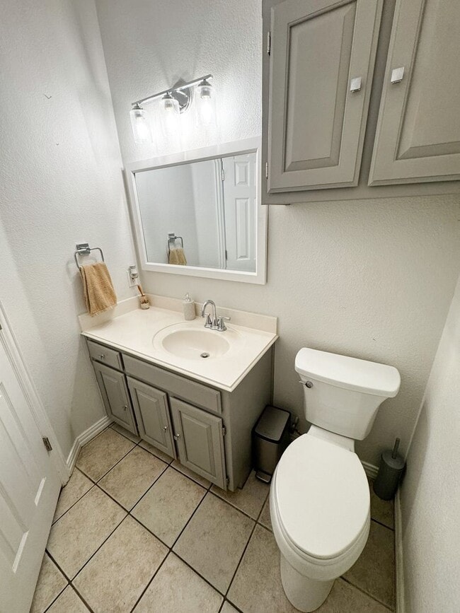 Building Photo - Beautiful Keene Home - 5 Bedroom, 2.5 Bath