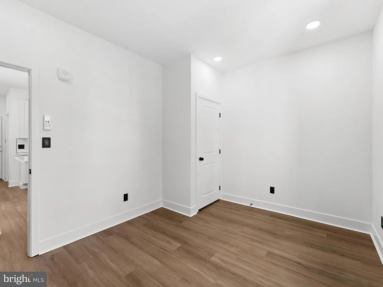 Building Photo - 2331 N Front St