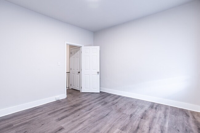 Building Photo - 2424 N Gratz St
