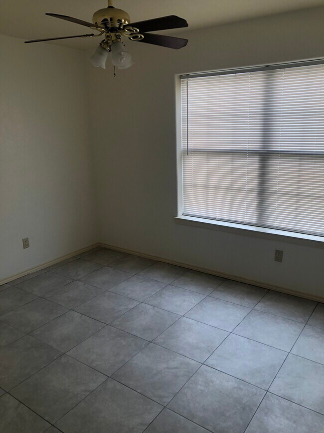 Building Photo - 141 Las Palmas St