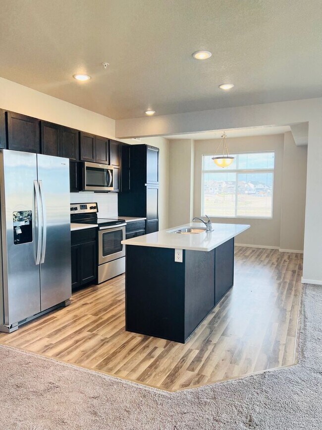 Building Photo - 2 bedroom, 1 bath condo located in Northwest Loveland, CO