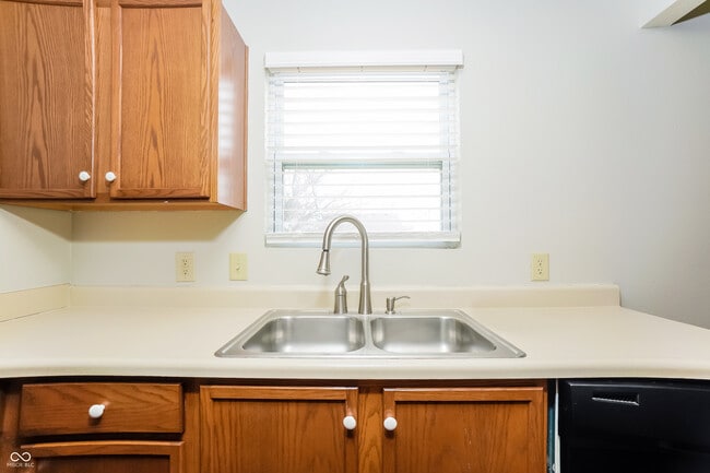 Building Photo - 1330 Central Park Dr