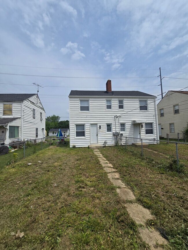 Building Photo - 1025-1027 JAMES RD