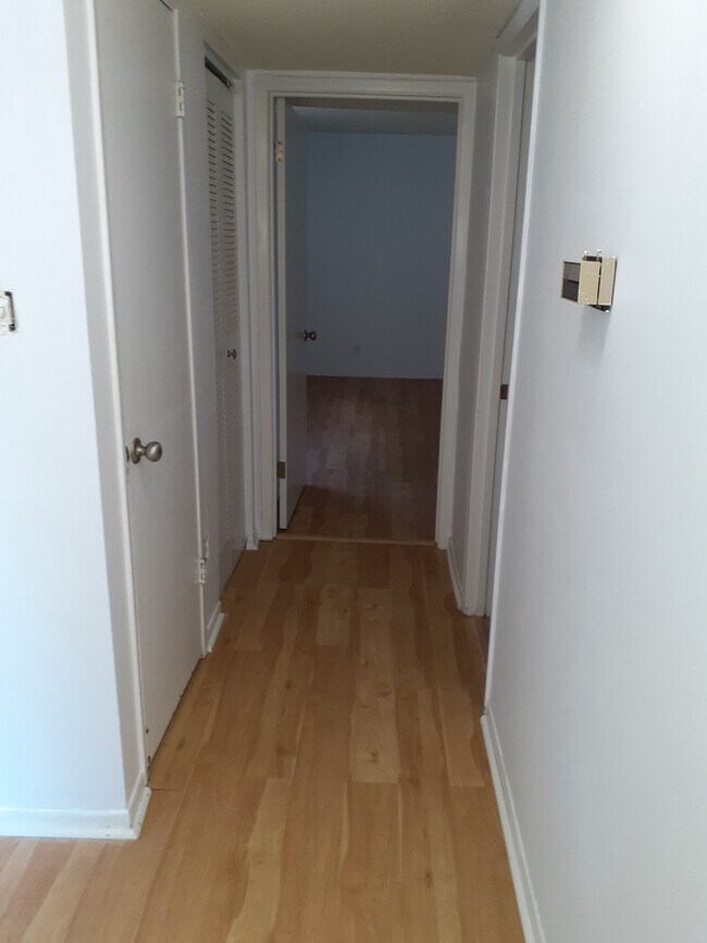 Building Photo - 3350 Altamont S