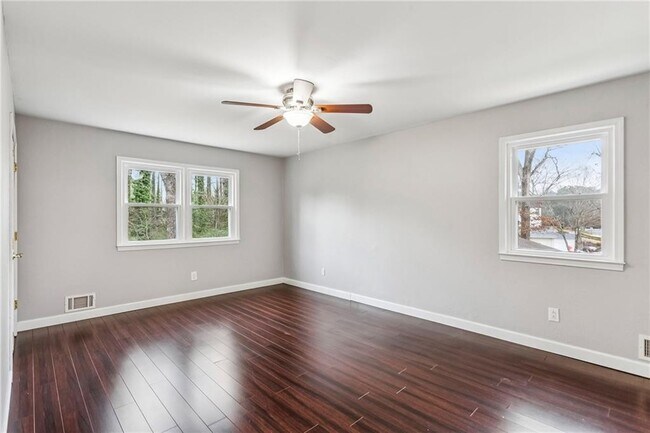 Building Photo - 1164 Fairfield Drive