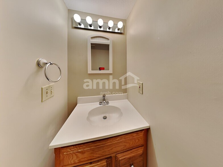 Building Photo - 2245 Yagger Bay Dr