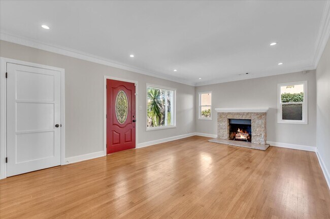 Living Room - 4710 Cartwright Ave