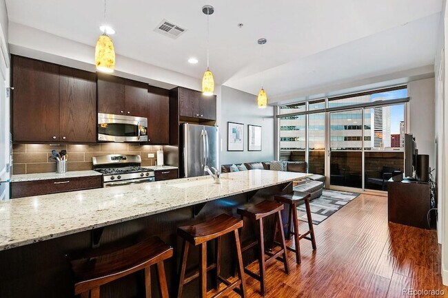 Building Photo - 2001 Lincoln St