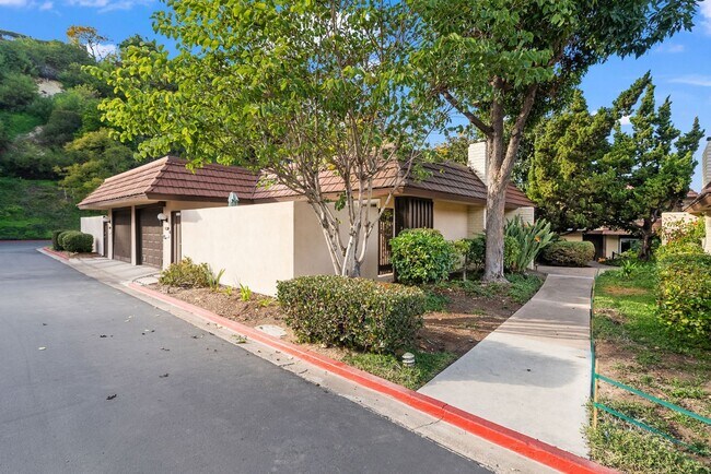 Building Photo - 7 Month Furnished Condo at Collwood Manor