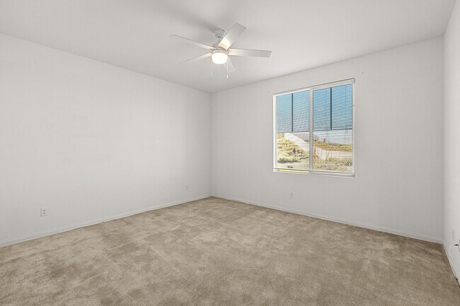 Building Photo - Stunning 4 bedroom 3 bath home in Summer Wind Trail Community
