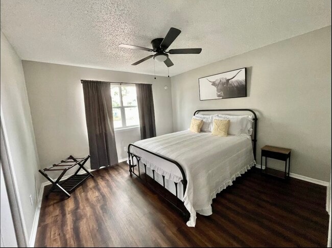 Building Photo - 336 Victor St