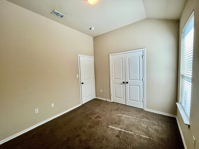 Building Photo - Luxury Duplex Home in Kyle, TX