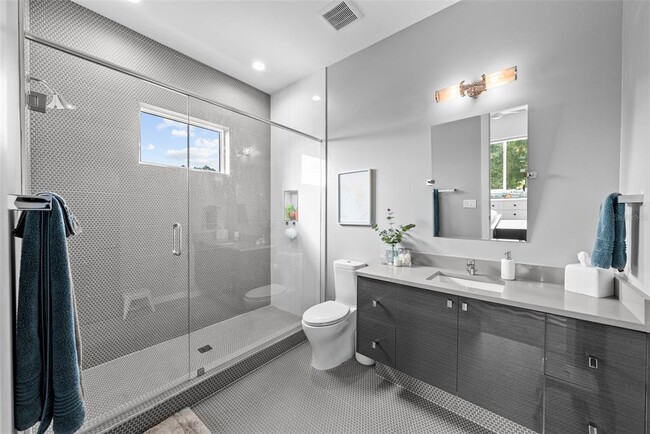 Building Photo - 3624 S Gardenia Ave