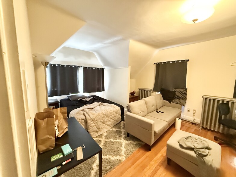 Primary Photo - 35 Parsons St