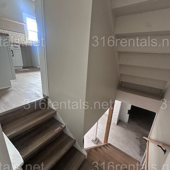 Building Photo - 420 S Osage St