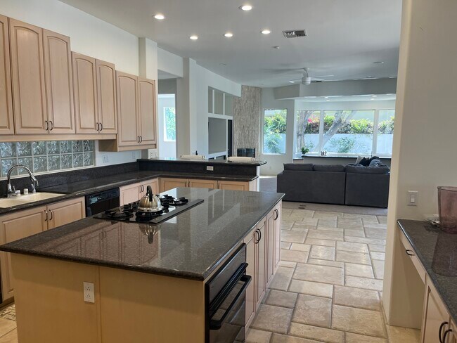 Building Photo - 45540 Cielito Dr
