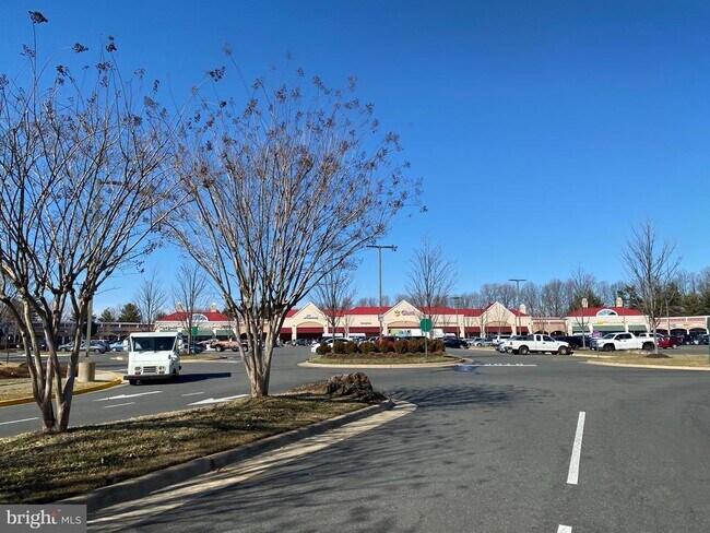Building Photo - 5833 Orchard Hill Ct